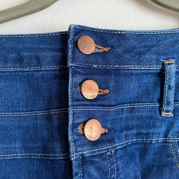 High waisted jean shorts - Picture 2 of 3